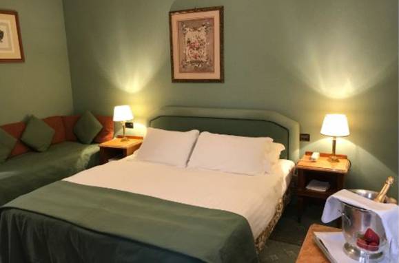 Habitación triple Hotel Mecenate Palace Roma Habitación triple Hotel Mecenate Palace Roma