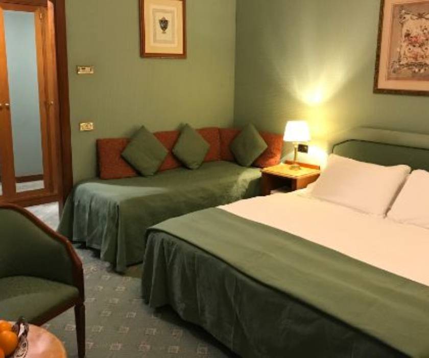 Habitación triple Hotel Mecenate Palace Roma Habitación triple Hotel Mecenate Palace Roma