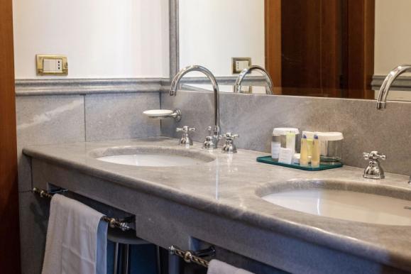 Habitación Doble Deluxe con vista Hotel Mecenate Palace Roma Habitación Doble Deluxe con vista Hotel Mecenate Palace Roma