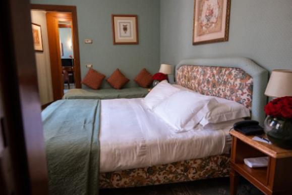 Habitación Triple Hotel Mecenate Palace Roma Habitación Triple Hotel Mecenate Palace Roma