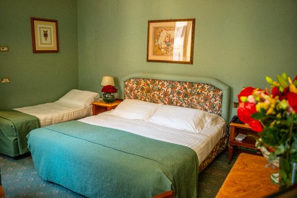 Habitación Triple Hotel Mecenate Palace Roma Habitación Triple Hotel Mecenate Palace Roma