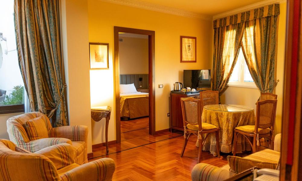 Suite Romántica Hotel Mecenate Palace Roma Suite Romántica Hotel Mecenate Palace Roma